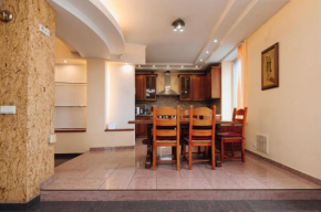 Large 3-Room Apartment with Panoramic City Views and on-site parking included